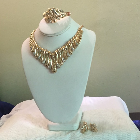 Am selling unique 14 karat gold plated